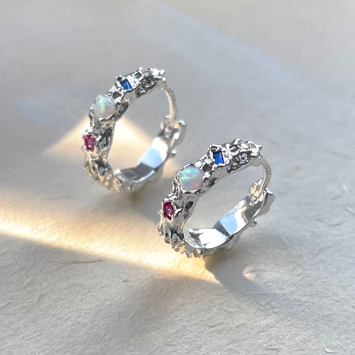 Opal Earrings Dangle - Orecchini a cerchio opale in argento